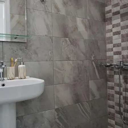 Апартаменты Relaxing Sea View Studio At Xenios Avlais